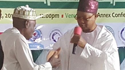 (L-r): Saleh Dunoma, managing director, Federal Airports Authority of Nigeria, receiving an award from Prince Adeluyi Adelusi, former Minister of Health & Chairman of the Aeronautical Division of the Nigerian Society of Engineers (NSE) annual public lecture.
